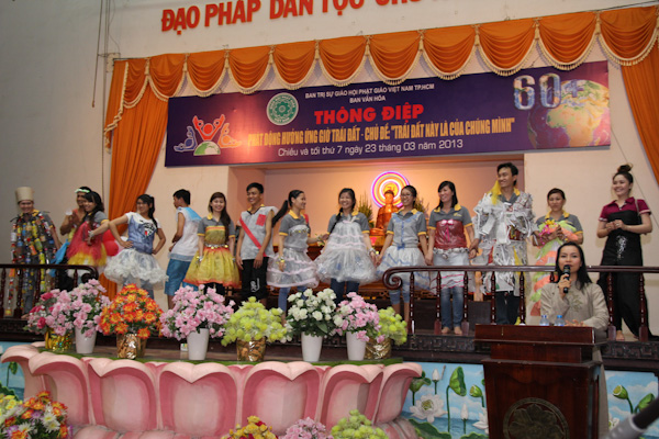 TP.HCM: Hàng ngàn người cùng tham dự chương trình “Giờ trái đất”