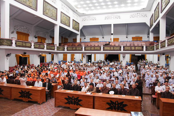 TP.HCM: Hàng ngàn người cùng tham dự chương trình “Giờ trái đất”