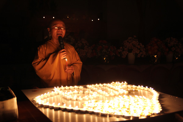 TP.HCM: Hàng ngàn người cùng tham dự chương trình “Giờ trái đất”