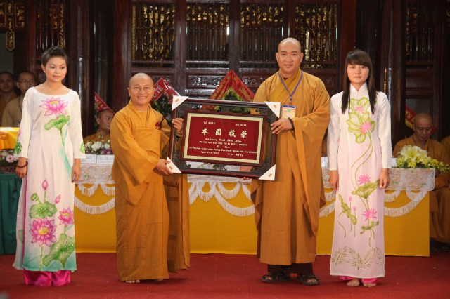 Hà Tĩnh: TT. Thích Nhật Từ chính thức nhận quyết định bổ nhiệm trụ trì chùa Tượng Sơn