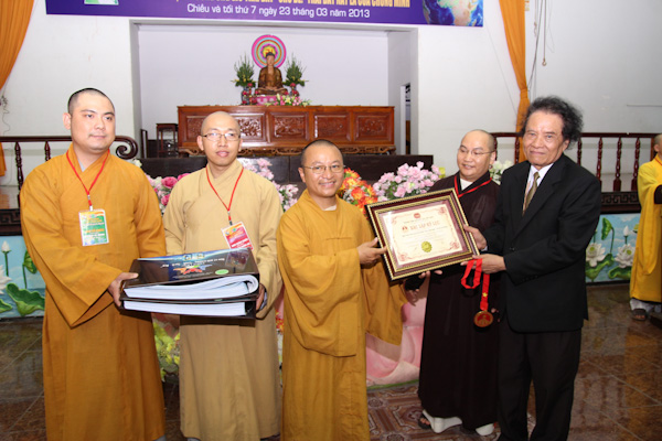 TP.HCM: Hàng ngàn người cùng tham dự chương trình “Giờ trái đất”
