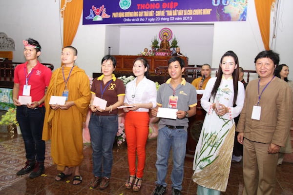 TP.HCM: Hàng ngàn người cùng tham dự chương trình “Giờ trái đất”