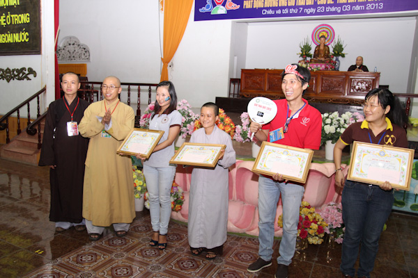 TP.HCM: Hàng ngàn người cùng tham dự chương trình “Giờ trái đất”