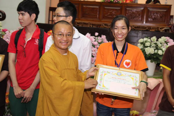 TP.HCM: Hàng ngàn người cùng tham dự chương trình “Giờ trái đất”