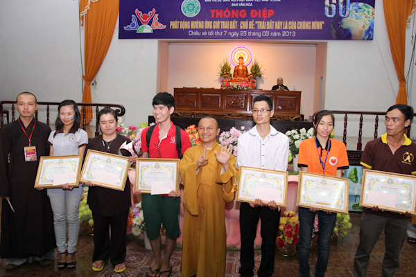 TP.HCM: Hàng ngàn người cùng tham dự chương trình “Giờ trái đất”