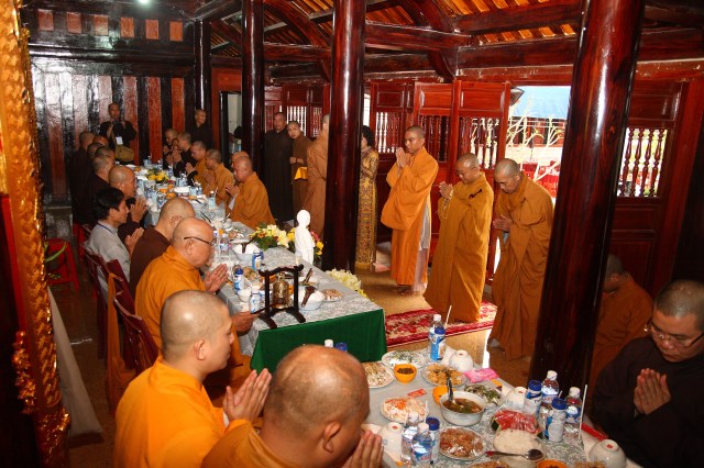 Hà Tĩnh: TT. Thích Nhật Từ chính thức nhận quyết định bổ nhiệm trụ trì chùa Tượng Sơn