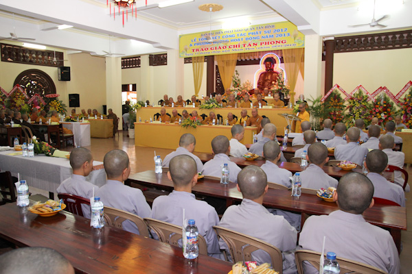 TP.HCM: Phật giáo Q. Tân Bình tổng kết Phật sự &amp; trao giáo chỉ tấn phong