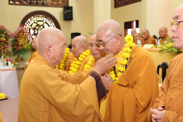 TP.HCM: Phật giáo Q. Tân Bình tổng kết Phật sự &amp; trao giáo chỉ tấn phong