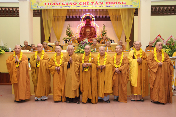 TP.HCM: Phật giáo Q. Tân Bình tổng kết Phật sự &amp; trao giáo chỉ tấn phong