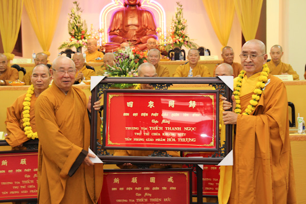 TP.HCM: Phật giáo Q. Tân Bình tổng kết Phật sự &amp; trao giáo chỉ tấn phong