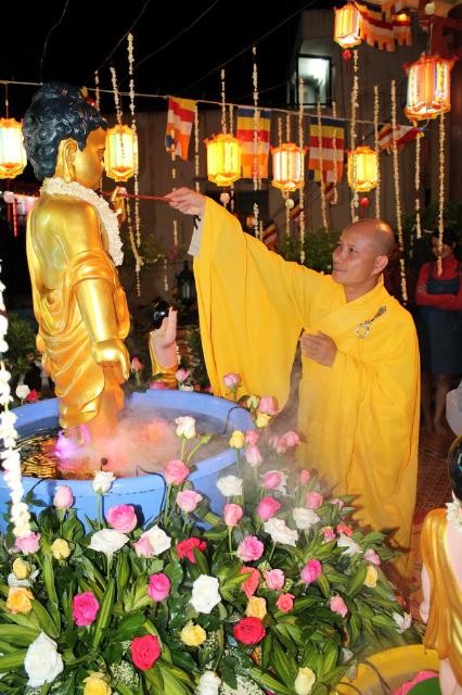 TP. HCM: “Lễ Tắm Phật” tại chùa Long Vĩnh