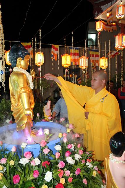 TP. HCM: “Lễ Tắm Phật” tại chùa Long Vĩnh