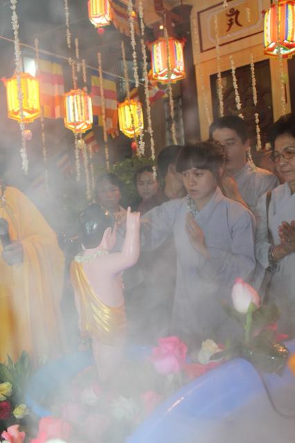 TP. HCM: “Lễ Tắm Phật” tại chùa Long Vĩnh