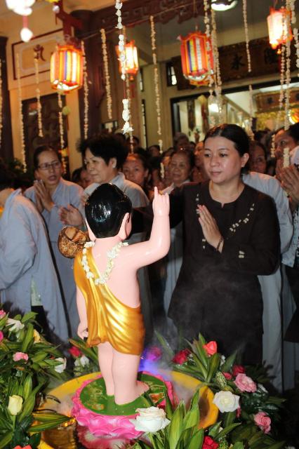 TP. HCM: “Lễ Tắm Phật” tại chùa Long Vĩnh
