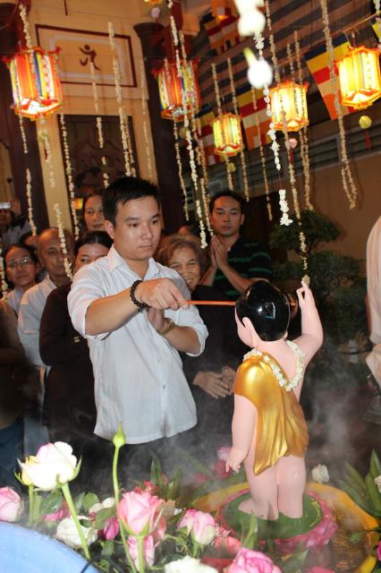 TP. HCM: “Lễ Tắm Phật” tại chùa Long Vĩnh