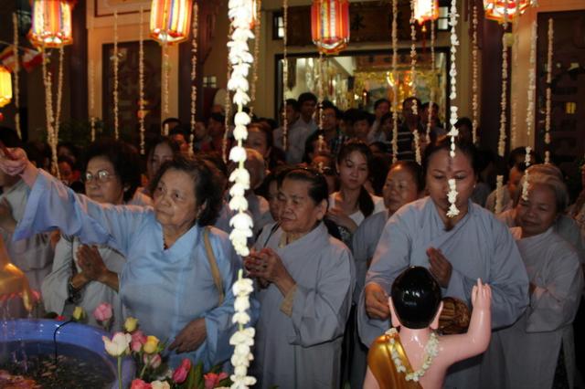 TP. HCM: “Lễ Tắm Phật” tại chùa Long Vĩnh