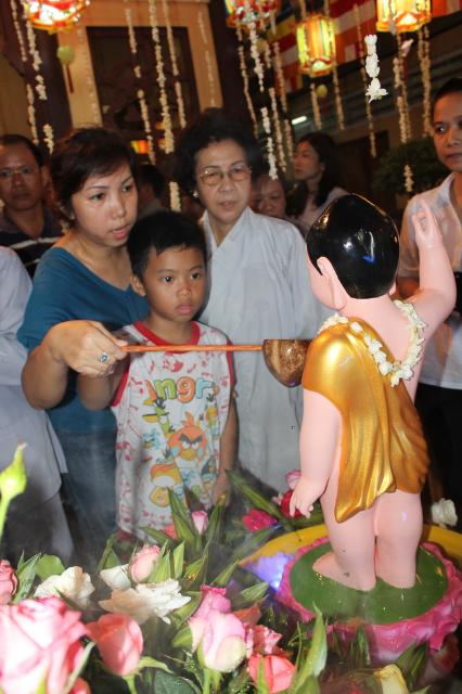 TP. HCM: “Lễ Tắm Phật” tại chùa Long Vĩnh