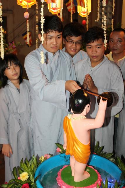 TP. HCM: “Lễ Tắm Phật” tại chùa Long Vĩnh