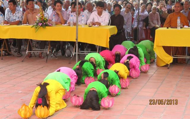 Hà Nôi-Lễ Phật đản chùa Báo Ân