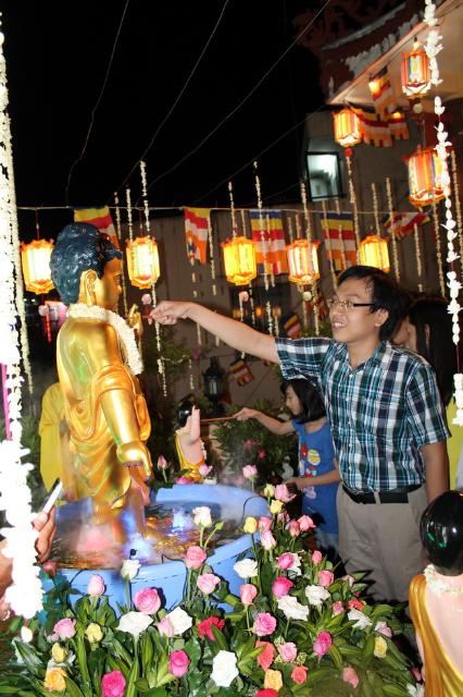 TP. HCM: “Lễ Tắm Phật” tại chùa Long Vĩnh