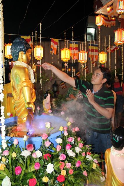 TP. HCM: “Lễ Tắm Phật” tại chùa Long Vĩnh