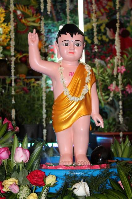 TP. HCM: “Lễ Tắm Phật” tại chùa Long Vĩnh