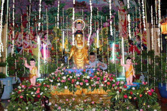 TP. HCM: “Lễ Tắm Phật” tại chùa Long Vĩnh
