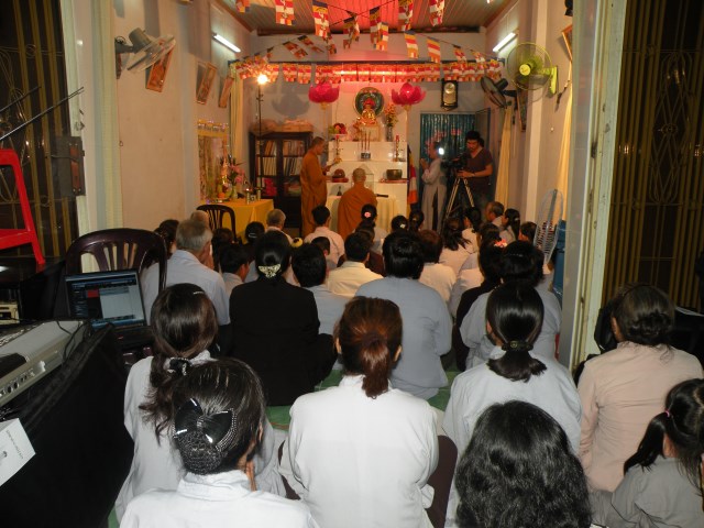Phật đản với nhóm khiếm thị Hóc Môn