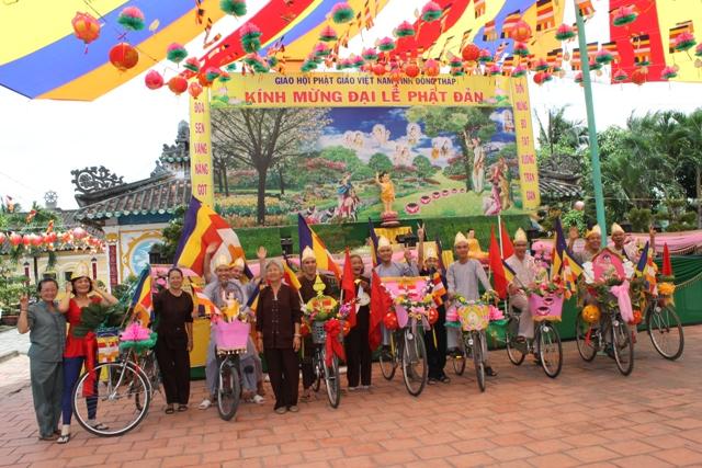 Đồng Tháp: Chư Tôn Đức Ban Trị Sự GHPGVN Tỉnh Đồng Tháp và Ban Ngành Chính Quyền Tham Quan Lễ Đài Chính Tổ Chức Đại Lễ Phật Đản