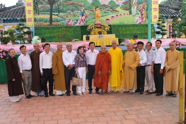 Đồng Tháp: Chư Tôn Đức Ban Trị Sự GHPGVN Tỉnh Đồng Tháp và Ban Ngành Chính Quyền Tham Quan Lễ Đài Chính Tổ Chức Đại Lễ Phật Đản