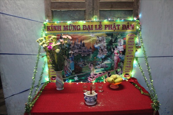 Chư Tăng Chùa Khánh Ninh viếng thăm và chúc phúc Phật tử thiết lễ đài Phật Đản tại Tư gia