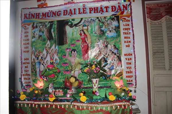 Chư Tăng Chùa Khánh Ninh viếng thăm và chúc phúc Phật tử thiết lễ đài Phật Đản tại Tư gia