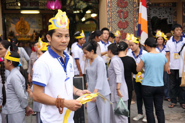 TP.HCM: Thắp sáng 7 đón hoa sen khổng lồ đón mừng Đại Lễ Phật Đản