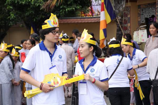 TP.HCM: Thắp sáng 7 đón hoa sen khổng lồ đón mừng Đại Lễ Phật Đản