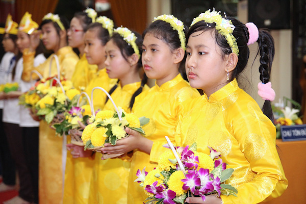 TP.HCM: Thắp sáng 7 đón hoa sen khổng lồ đón mừng Đại Lễ Phật Đản