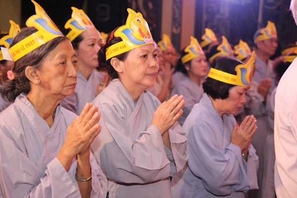 TP.HCM: Thắp sáng 7 đón hoa sen khổng lồ đón mừng Đại Lễ Phật Đản