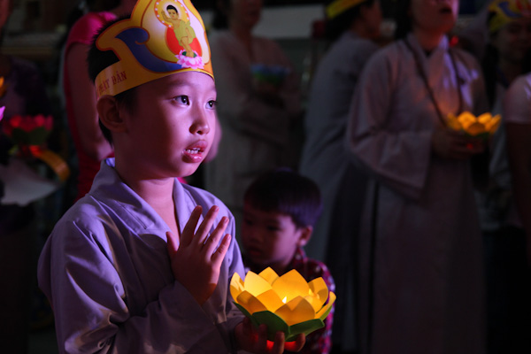 TP.HCM: Thắp sáng 7 đón hoa sen khổng lồ đón mừng Đại Lễ Phật Đản