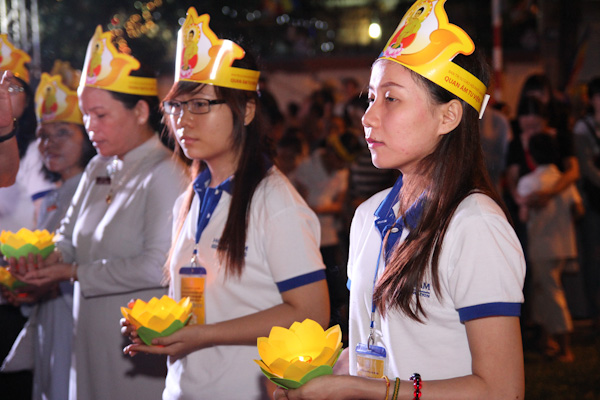 TP.HCM: Thắp sáng 7 đón hoa sen khổng lồ đón mừng Đại Lễ Phật Đản