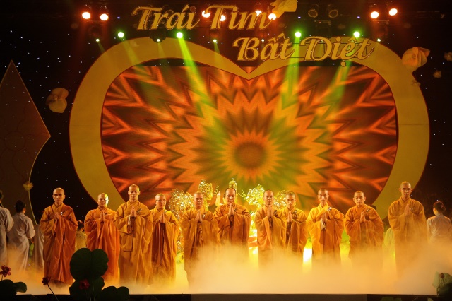 TP.HCM: Hoành tráng chương trình văn nghệ “Trái tim bất diệt”