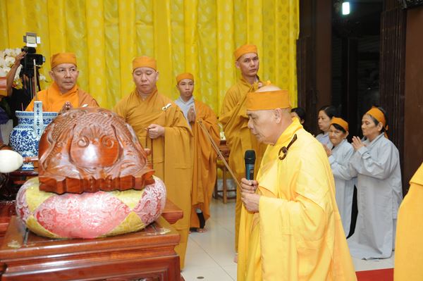 Các Phái Đoàn Kính Viếng Giác Linh Đại Lão Hòa Thượng Phương Trượng Chùa Long Bửu ngày