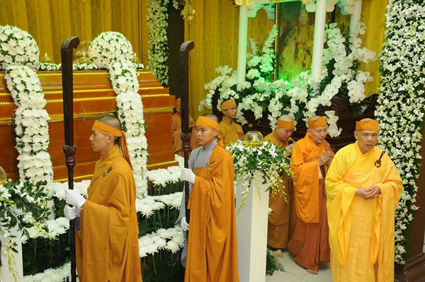 Các Phái Đoàn Kính Viếng Giác Linh Đại Lão Hòa Thượng Phương Trượng Chùa Long Bửu ngày