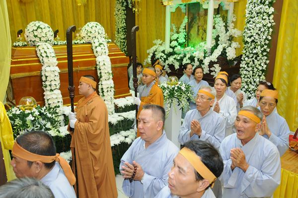Các Phái Đoàn Kính Viếng Giác Linh Đại Lão Hòa Thượng Phương Trượng Chùa Long Bửu ngày