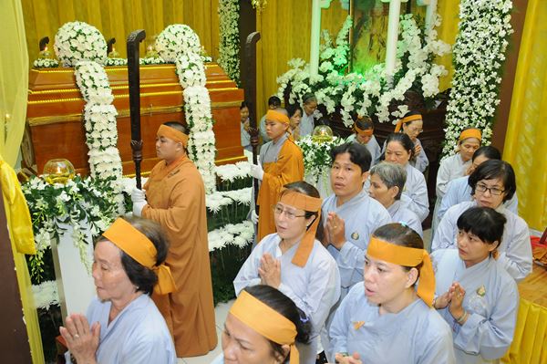 Các Phái Đoàn Kính Viếng Giác Linh Đại Lão Hòa Thượng Phương Trượng Chùa Long Bửu ngày