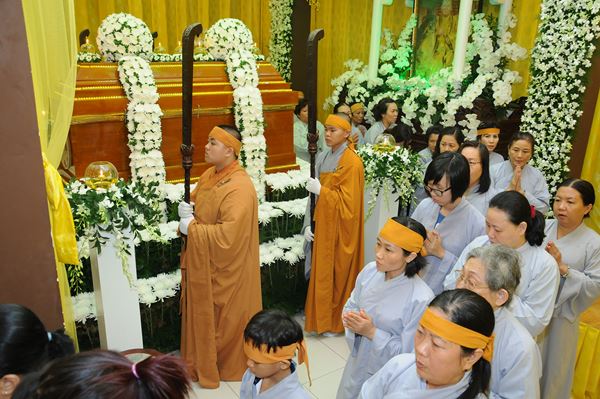 Các Phái Đoàn Kính Viếng Giác Linh Đại Lão Hòa Thượng Phương Trượng Chùa Long Bửu ngày
