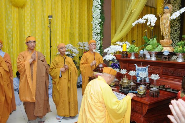 Các Phái Đoàn Kính Viếng Giác Linh Đại Lão Hòa Thượng Phương Trượng Chùa Long Bửu ngày