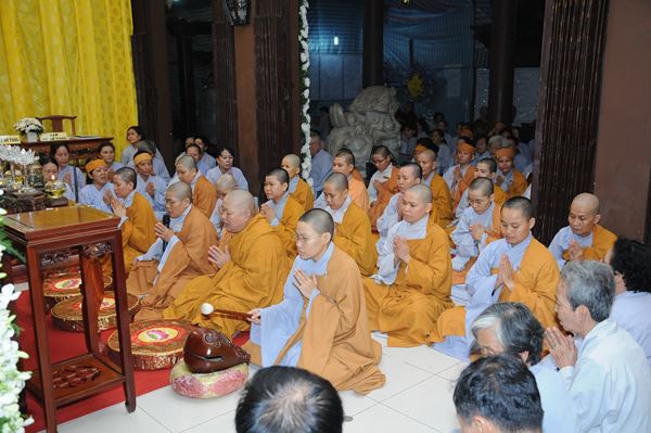 Các Phái Đoàn Kính Viếng Giác Linh Đại Lão Hòa Thượng Phương Trượng Chùa Long Bửu ngày
