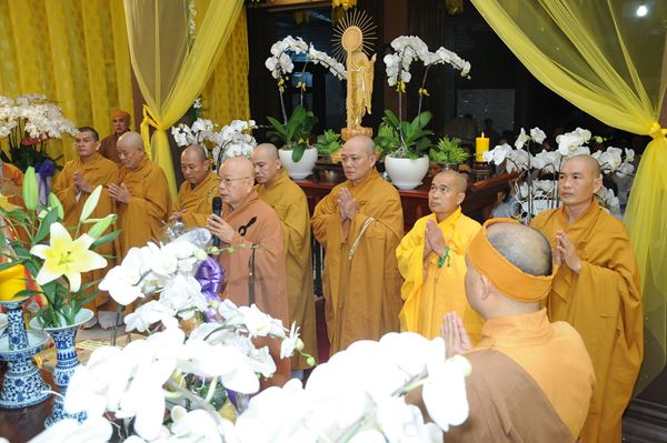 Các Phái Đoàn Kính Viếng Giác Linh Đại Lão Hòa Thượng Phương Trượng Chùa Long Bửu ngày