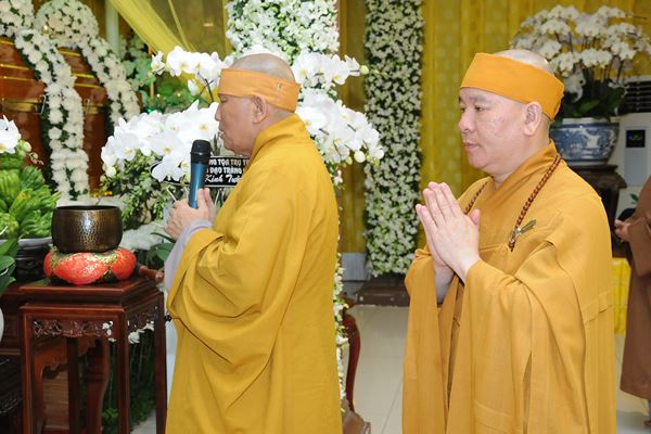 Các Phái Đoàn Kính Viếng Giác Linh Đại Lão Hòa Thượng Phương Trượng Chùa Long Bửu ngày
