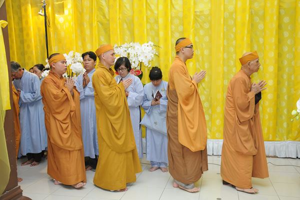 Các Phái Đoàn Kính Viếng Giác Linh Đại Lão Hòa Thượng Phương Trượng Chùa Long Bửu ngày