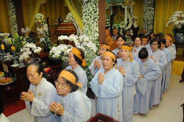 Các Phái Đoàn Kính Viếng Giác Linh Đại Lão Hòa Thượng Phương Trượng Chùa Long Bửu ngày